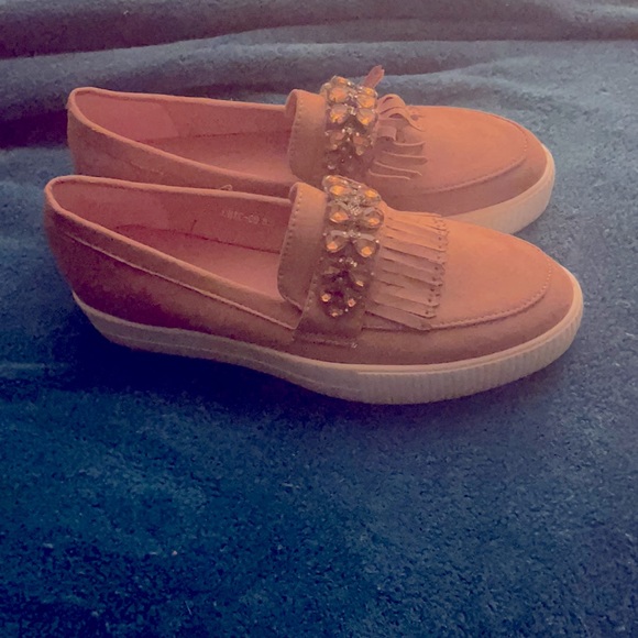 I’m selling a pair of slip on shoes. - Picture 3 of 3